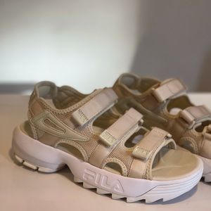 Fila woman sandals 8us size.